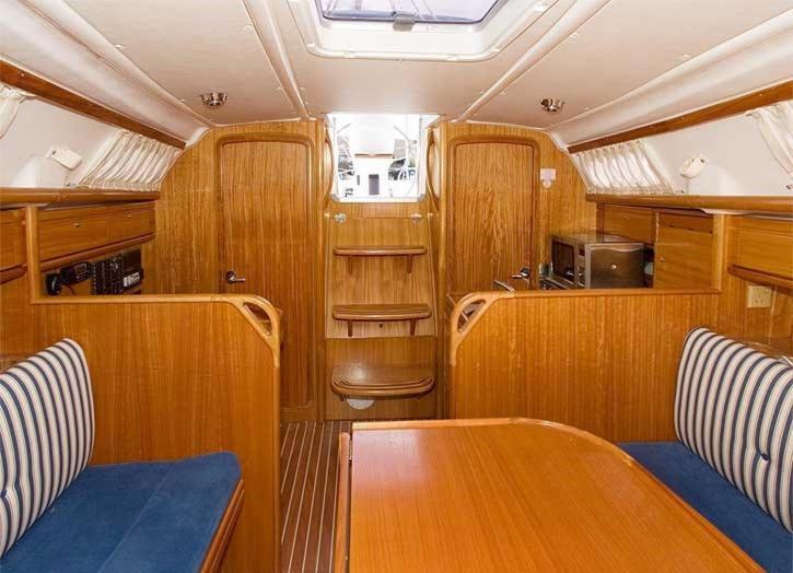 Yacht 30 Botel *