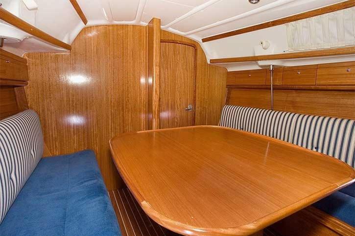 Yacht 30 Botel